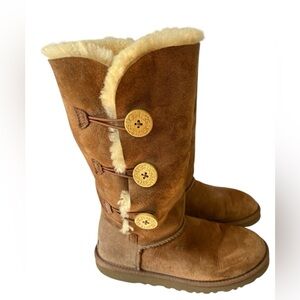 UGG Bailey Button Triplet Triple Button Boots Size 8